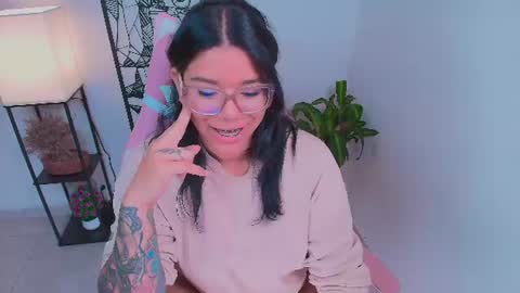Snapshot of ashleyy18__ chatting on July 1, 5:02 pm Ashleyy18 online show from July 1, 5:02 pm
