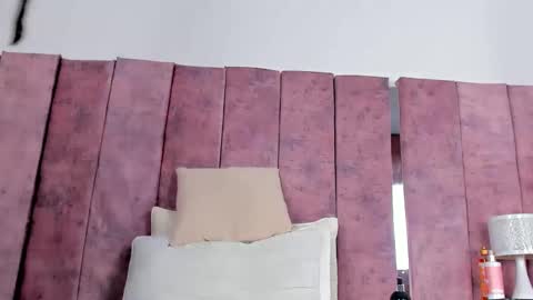 Snapshot of ashlie_robertss chatting on December 23, 6:05 pm Ashlie online show from December 23, 6:05 pm