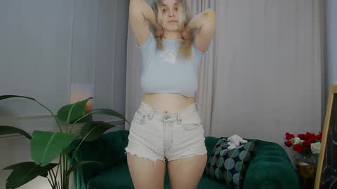 ashly_cherry online show from April 3, 11:08 am