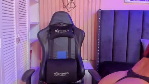 ashlye_miller_ online show from December 22, 4:17 am