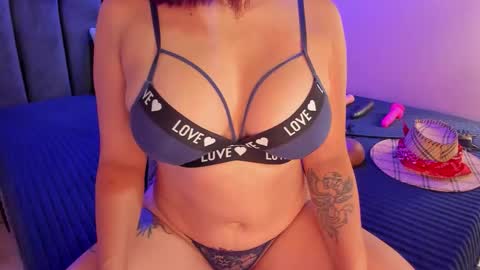 ashlye_miller_ online show from January 17, 4:39 am