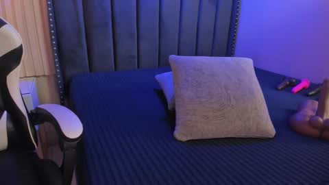 ashlye_miller_ online show from February 18, 4:19 am