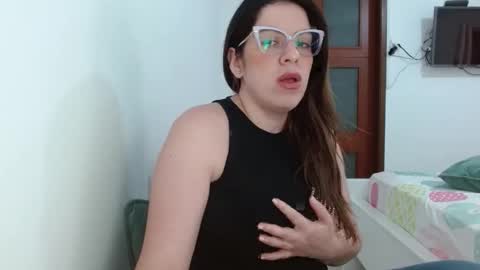 Snapshot of ashlymoon chatting on November 9, 3:32 pm AshlyMoon online show from November 9, 3:32 pm