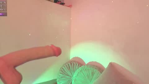 Snapshot of ashlynnlowe_ chatting on November 8, 7:34 pm Ash online show from November 8, 7:34 pm