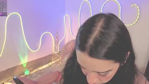 Snapshot of ashlynnlowe_ chatting on December 3, 8:07 pm Ash online show from December 3, 8:07 pm