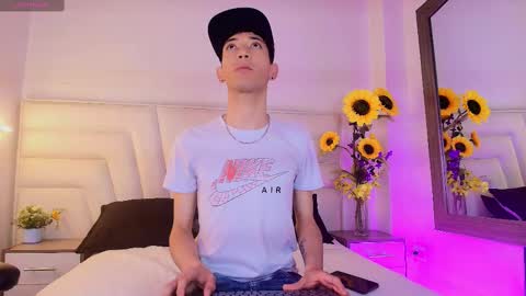 Snapshot of ashton_myers chatting on September 28, 12:21 pm Ashton Myers online show from September 28, 12:21 pm