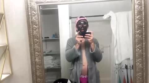 Snapshot of ashtongates chatting on April 3, 3:54 pm Ashton online show from April 3, 3:54 pm