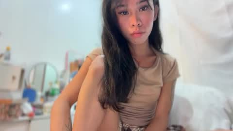 Snapshot of asian_aki chatting on June 21, 2:41 pm Marj online show from June 21, 2:41 pm