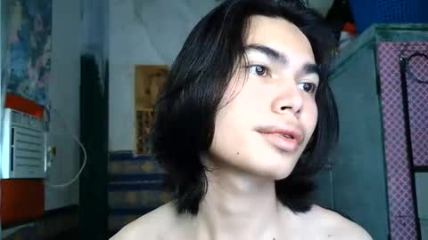 Snapshot of asian_babyboi chatting on May 29, 6:00 am asian_babyboi online show from May 29, 6:00 am