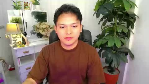 Snapshot of asian_handsomexx chatting on November 5, 12:27 pm asian_handsomexx online show from November 5, 12:27 pm