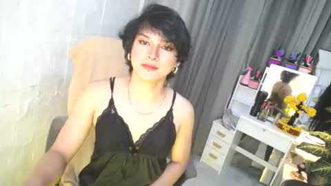 Snapshot of asian_handsomexx chatting on June 25, 9:47 am asian_handsomexx online show from June 25, 9:47 am