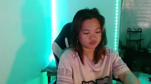 Snapshot of asian_honey69 chatting on November 9, 1:48 am bb girl online show from November 9, 1:48 am