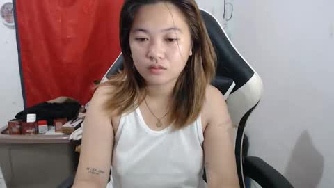 Snapshot of asian_honey69 chatting on December 2, 2:50 am bb girl online show from December 2, 2:50 am