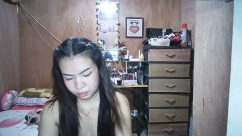 asian_llory online show from September 18, 12:01 am