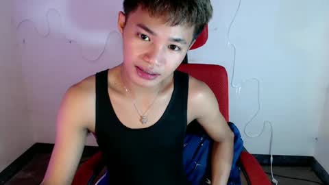 Snapshot of asian_lover05 chatting on June 18, 5:17 pm asian_lover05 online show from June 18, 5:17 pm