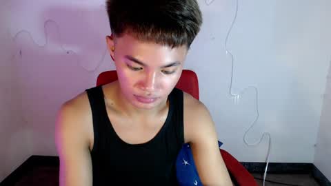 Snapshot of asian_lover05 chatting on June 20, 5:38 pm asian_lover05 online show from June 20, 5:38 pm