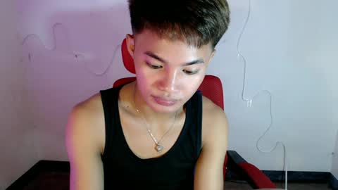 Snapshot of asian_lover05 chatting on June 21, 4:31 pm asian_lover05 online show from June 21, 4:31 pm