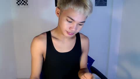 Snapshot of asian_lover05 chatting on July 24, 3:43 pm asian_lover05 online show from July 24, 3:43 pm