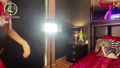 BUNNY WILDER online show from February 9, 8:44 am