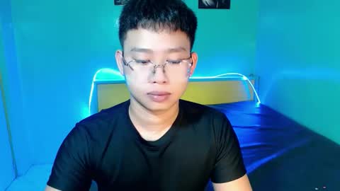 asian_walker online show from May 7, 9:58 am