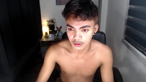 Snapshot of asianboyhunt chatting on December 22, 8:36 pm Fev online show from December 22, 8:36 pm