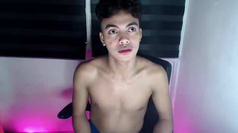 Snapshot of asianboyhunt chatting on January 14, 12:43 am Fev online show from January 14, 12:43 am