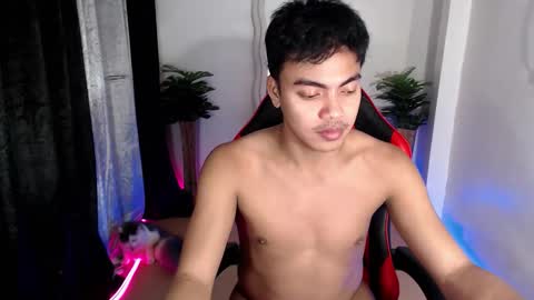 Snapshot of asianboyhunt chatting on September 22, 4:31 pm Fev online show from September 22, 4:31 pm
