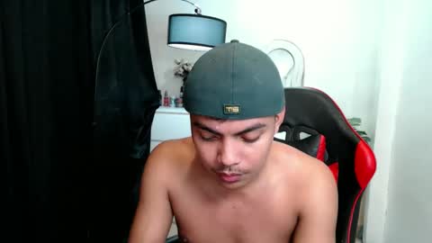 Snapshot of asianboyhunt chatting on April 15, 11:38 pm Fev online show from April 15, 11:38 pm