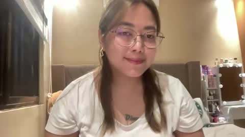 Snapshot of asianbunny10 chatting on October 15, 10:15 am Curvy online show from October 15, 10:15 am