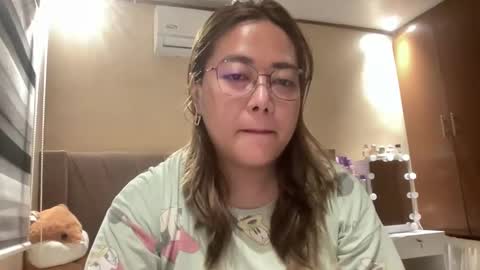 Snapshot of asianbunny10 chatting on October 19, 6:25 am Curvy online show from October 19, 6:25 am