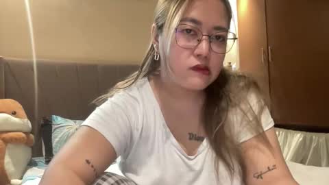 Snapshot of asianbunny10 chatting on March 13, 4:19 am Curvy online show from March 13, 4:19 am