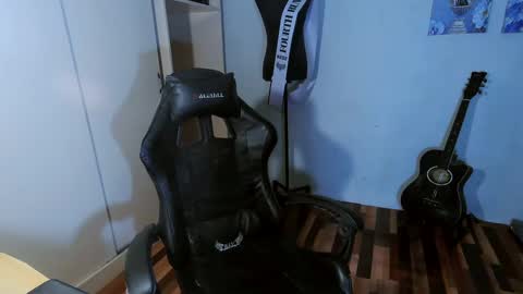 Snapshot of asiancummer_bry69 chatting on December 25, 12:05 am Bry online show from December 25, 12:05 am