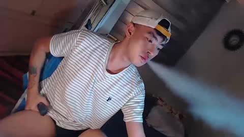 Snapshot of asiancummer_bry69 chatting on February 25, 6:09 pm Bry online show from February 25, 6:09 pm