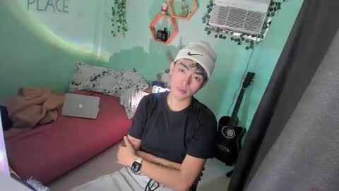 Snapshot of asiancummer_bry69 chatting on November 23, 2:39 pm Bry online show from November 23, 2:39 pm