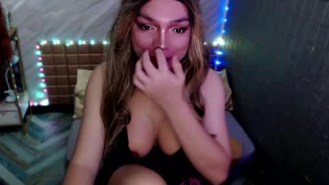 Snapshot of asiandollxxx4u chatting on May 5, 8:22 am BELLA NOTCH online show from May 5, 8:22 am