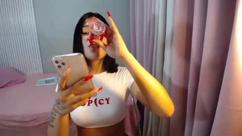 Snapshot of asiangirl_rhian chatting on December 6, 8:15 am goddes rhian online show from December 6, 8:15 am