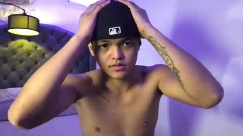 VICTORIA SCOTT online show from April 25, 4:48 pm