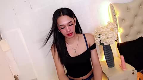 asianpetite_ivy online show from January 9, 2:03 am