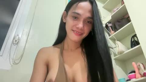 Snapshot of asianpinay1229 chatting on September 28, 9:31 pm Patricia online show from September 28, 9:31 pm