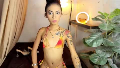 Snapshot of asianprettypetite chatting on October 12, 6:01 am CHESKA online show from October 12, 6:01 am