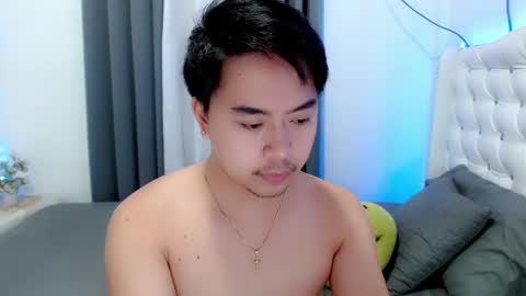 Snapshot of asianroy_x chatting on December 8, 4:39 pm Roy online show from December 8, 4:39 pm