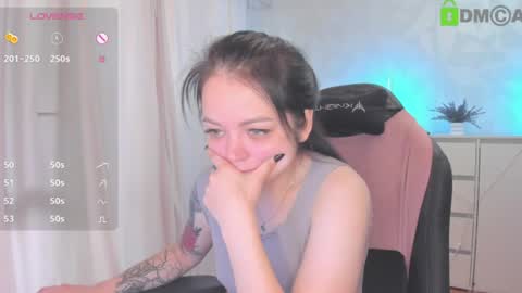 Snapshot of asima_ chatting on July 2, 9:37 am Asima online show from July 2, 9:37 am