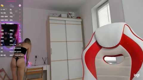 Snapshot of askcaroline chatting on February 28, 10:16 am Caroline online show from February 28, 10:16 am