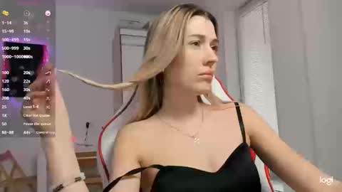 Snapshot of askcaroline chatting on March 12, 1:28 pm Caroline online show from March 12, 1:28 pm