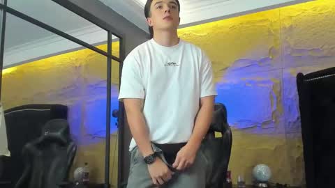 Snapshot of aslanfox_ chatting on January 19, 1:31 am Aslan online show from January 19, 1:31 am