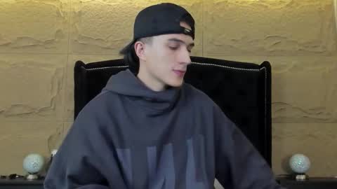 Snapshot of aslanfox_ chatting on March 1, 6:04 am Aslan online show from March 1, 6:04 am