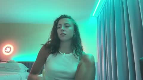 Snapshot of asleyfabello chatting on June 28, 11:05 am Monica online show from June 28, 11:05 am