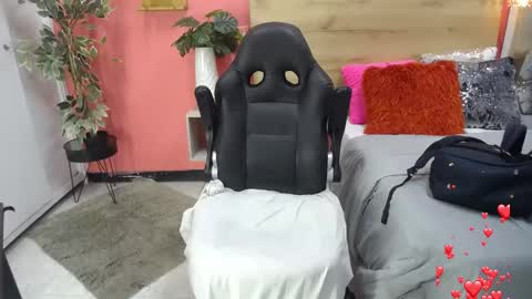 Snapshot of aslyhernandez chatting on May 22, 11:05 am ASLY online show from May 22, 11:05 am