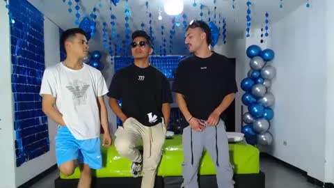 THOMAS AND DAMIAND online show from February 15, 12:15 am