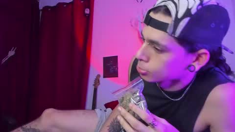 Snapshot of asmodeuszz chatting on December 13, 2:10 am asmodeuszz online show from December 13, 2:10 am